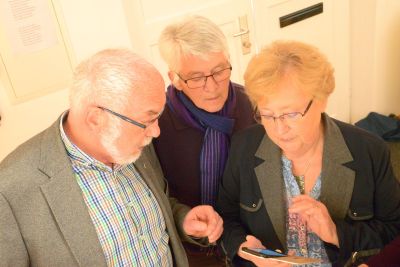 Einige Ehrenamtliche probierten die capito App gleich aus