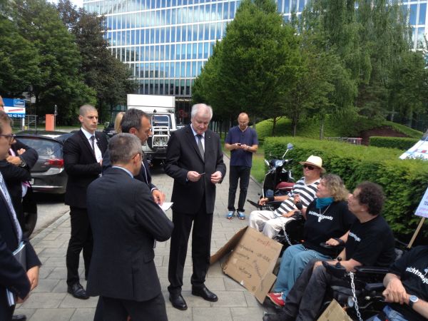 Horst Seehofer bei der Mahnwache am 22.6.2016