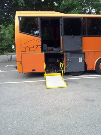 Bild vom Zwingenberger-Reisebus mit Hublift