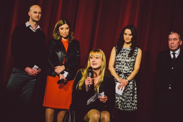 Dunja Fuhrmann protestiert zur Eröffnung des Filmfestivals