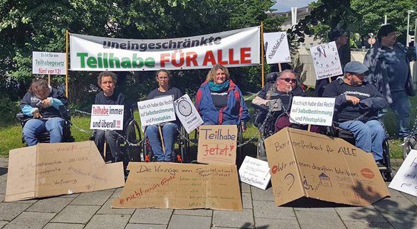 Mahnwache vor Staatsministerium