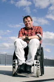 Matthias Rösch mit Rollstuhl