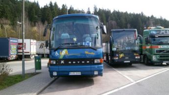 Beide Busse auf Parkplatz