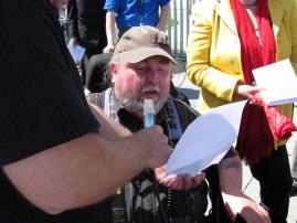 Andreas Vega bei einer Demo in Berlin