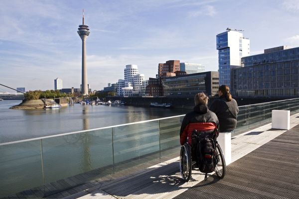 Webfoto des Vereins mit Blick auf den Rheinturm