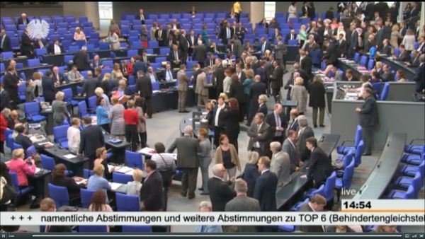 Bildschirmfoto von einer Abstimmung im Bundestag