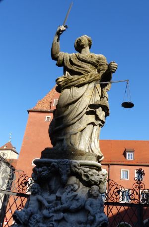 Justitia auf dem Haidplatz in Regensburg