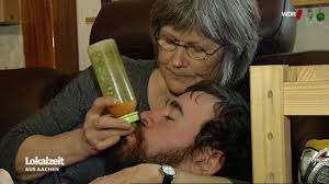 Gisela Maubach mit ihrem Sohn