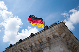 Deutsche Flagge auf dem Reichstag